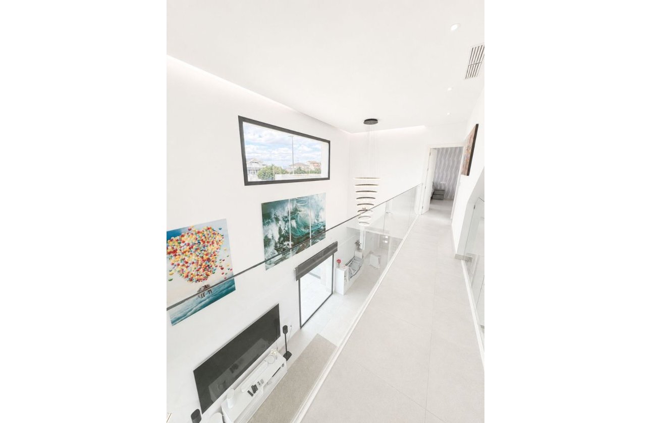 Herverkoop - Villa -
Benijofar - Costa Blanca
