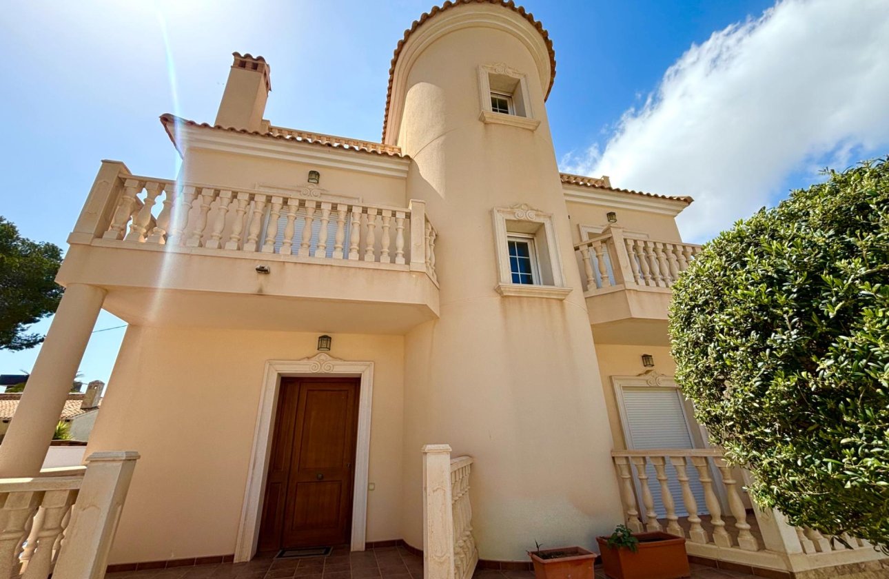Herverkoop - Villa -
Cabo Roig - Costa Blanca