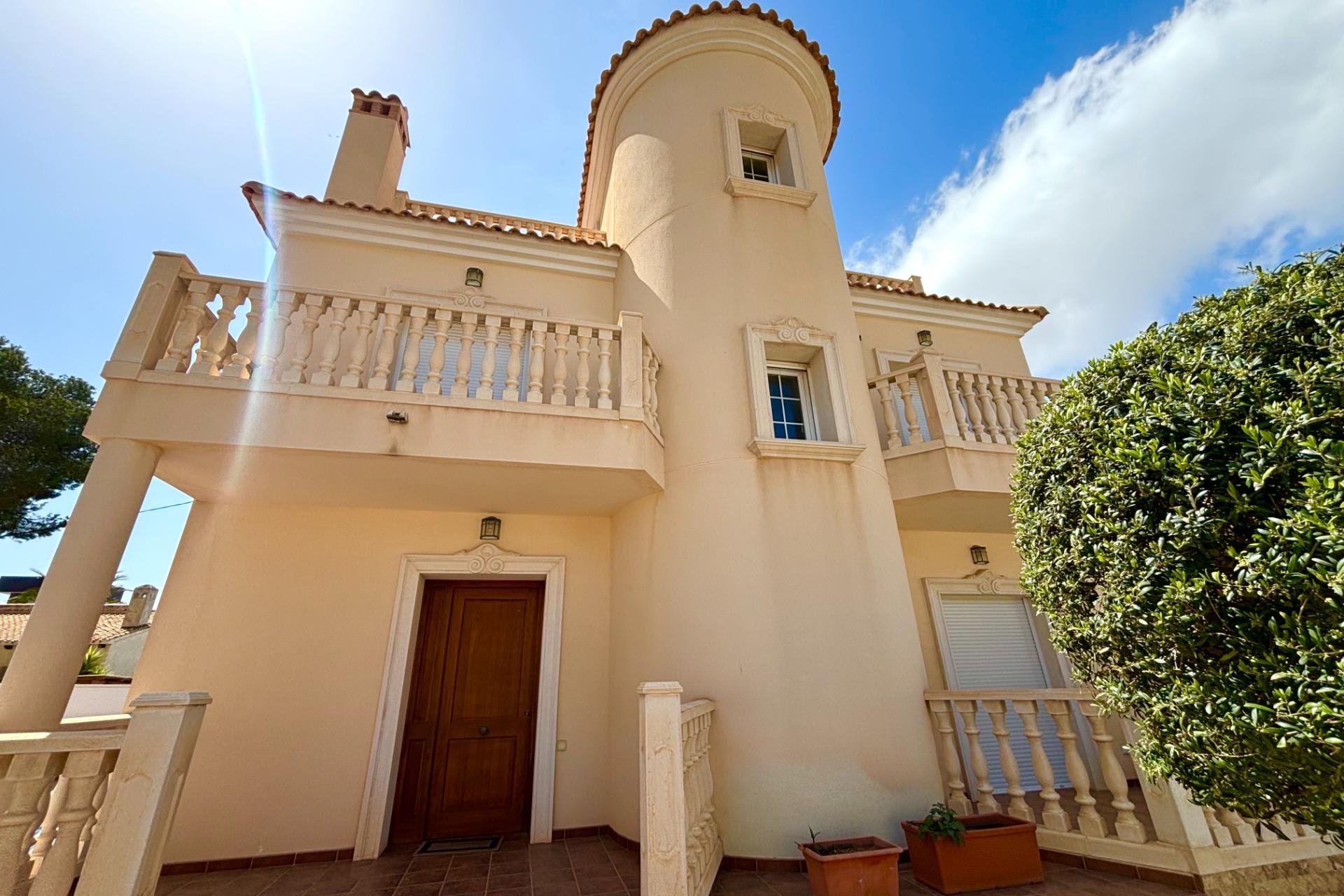 Herverkoop - Villa -
Cabo Roig - Costa Blanca