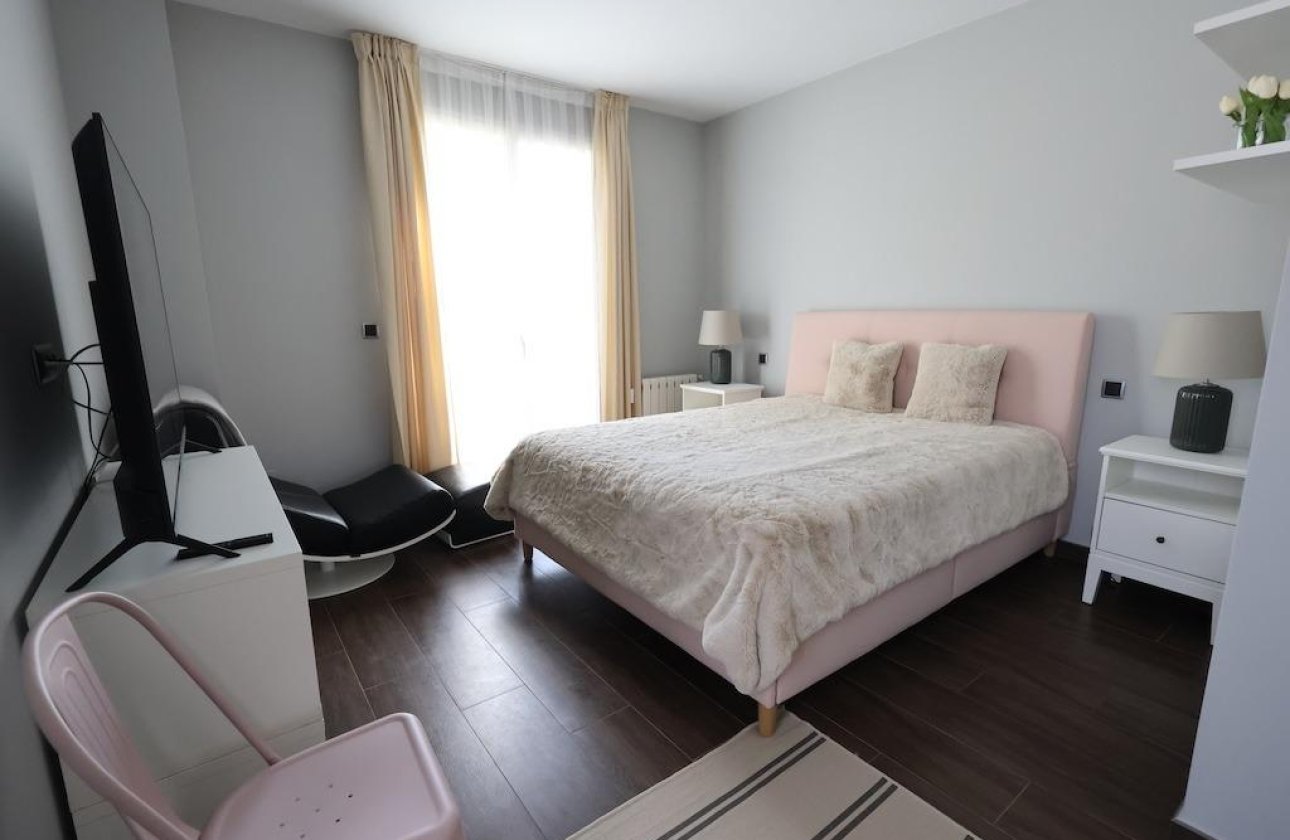 Herverkoop - Villa -
Cabo Roig - Costa Blanca