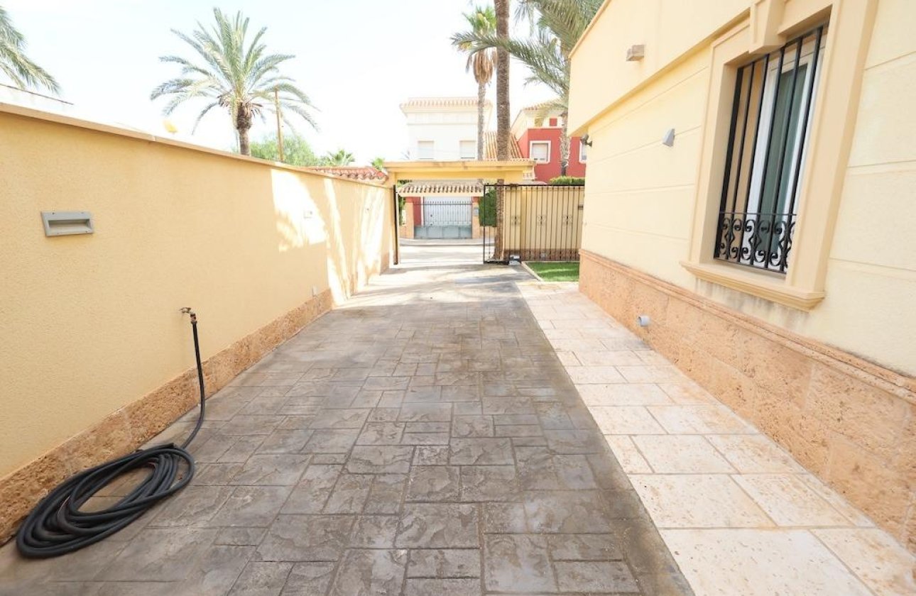 Herverkoop - Villa -
Cabo Roig - Costa Blanca