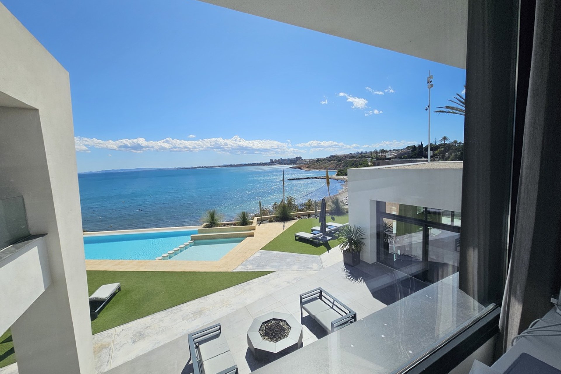 Herverkoop - Villa -
Cabo Roig - Costa Blanca