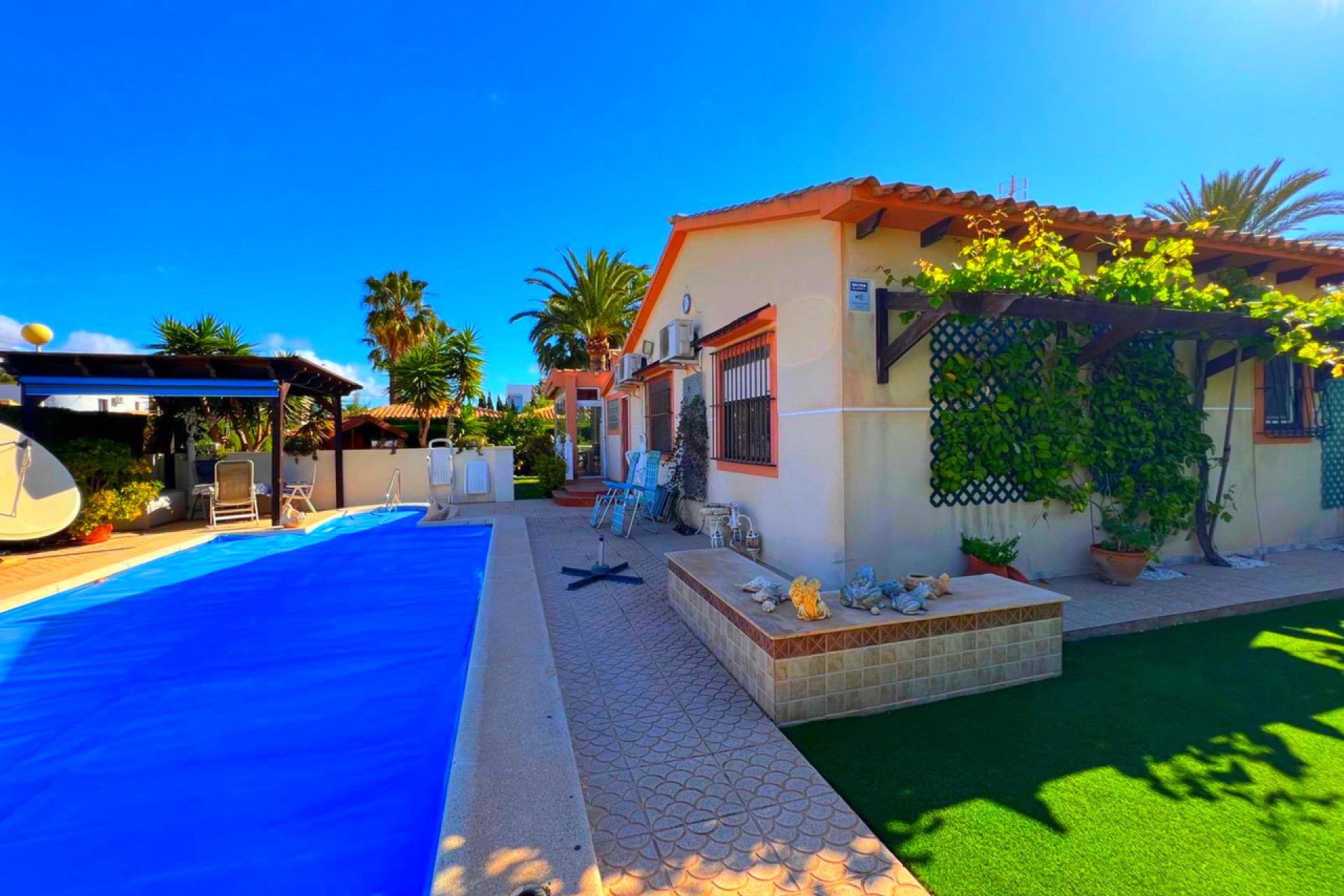 Herverkoop - Villa -
Cabo Roig - Costa Blanca