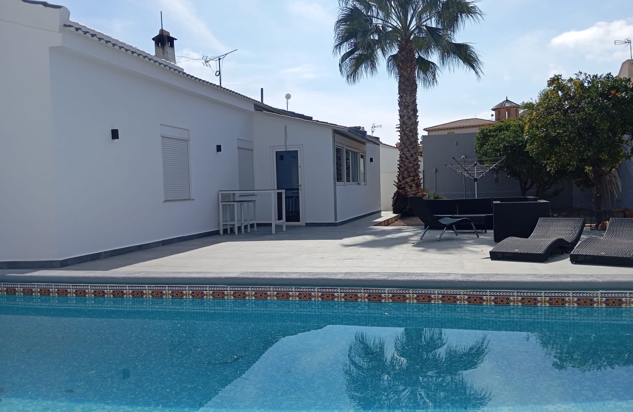 Herverkoop - Villa -
Cabo Roig - Costa Blanca