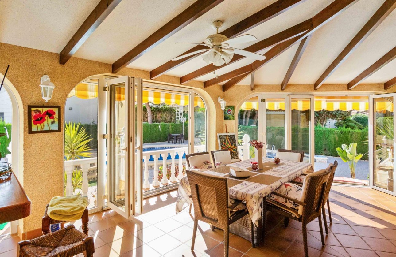 Herverkoop - Villa -
Cabo Roig - Muy Cerca De La Playa