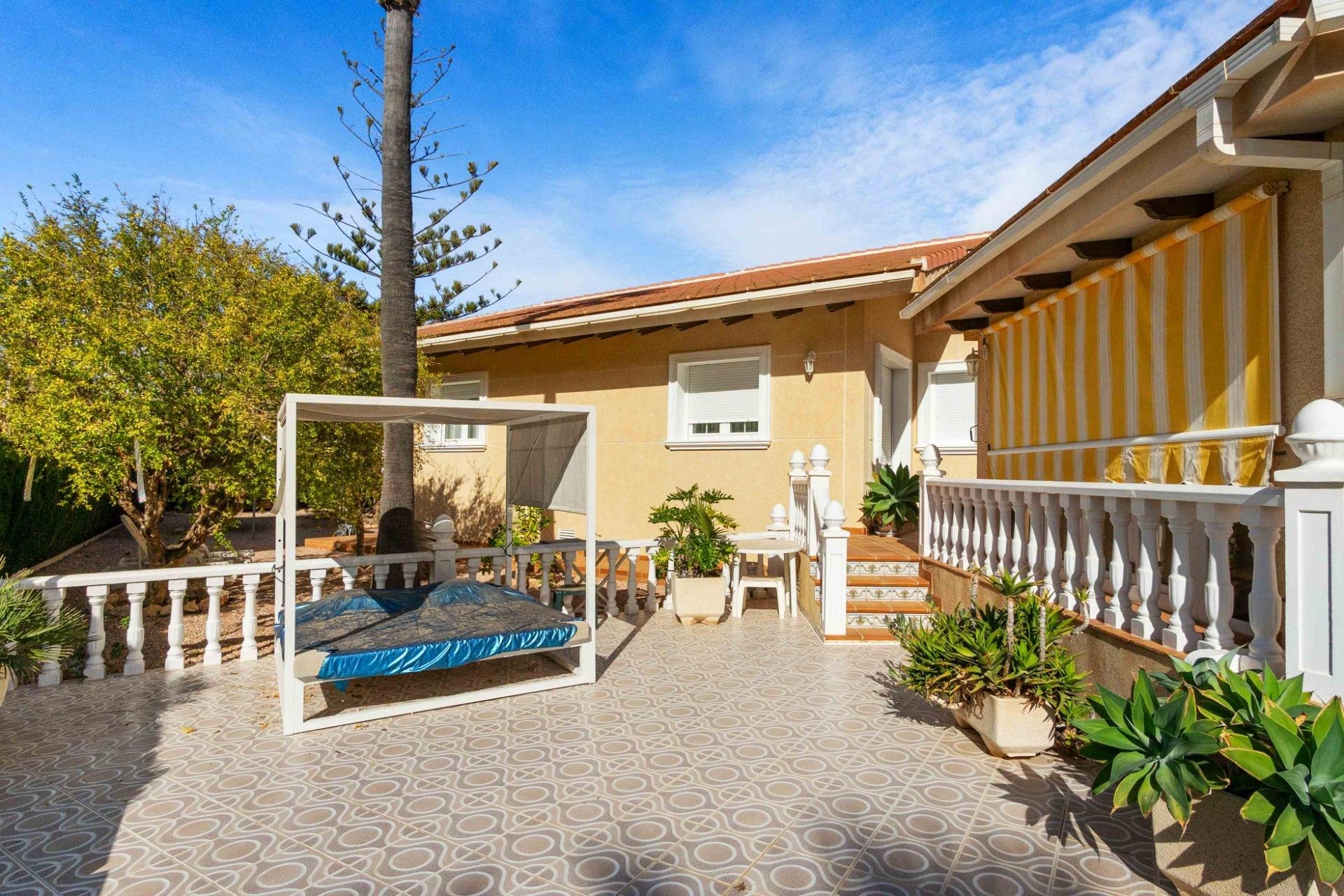 Herverkoop - Villa -
Cabo Roig - Muy Cerca De La Playa