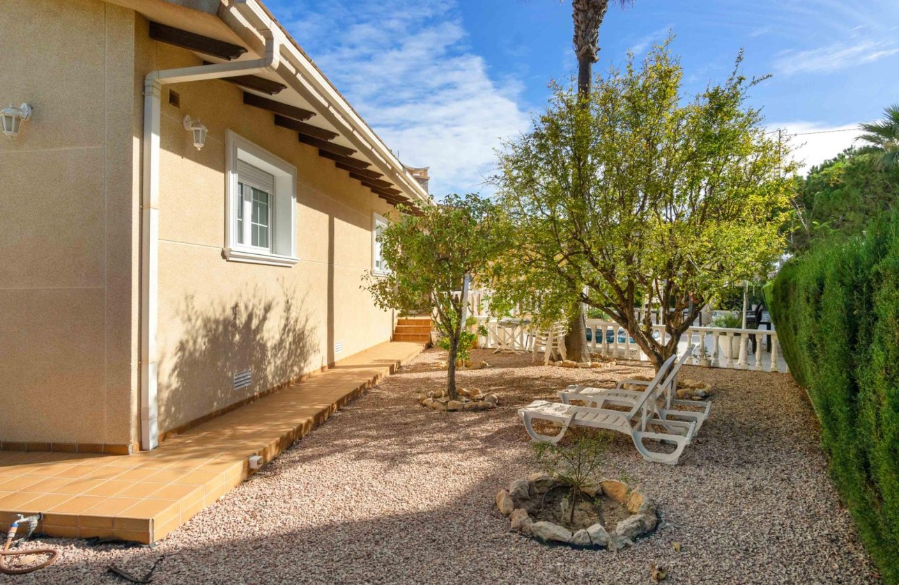 Herverkoop - Villa -
Cabo Roig - Muy Cerca De La Playa