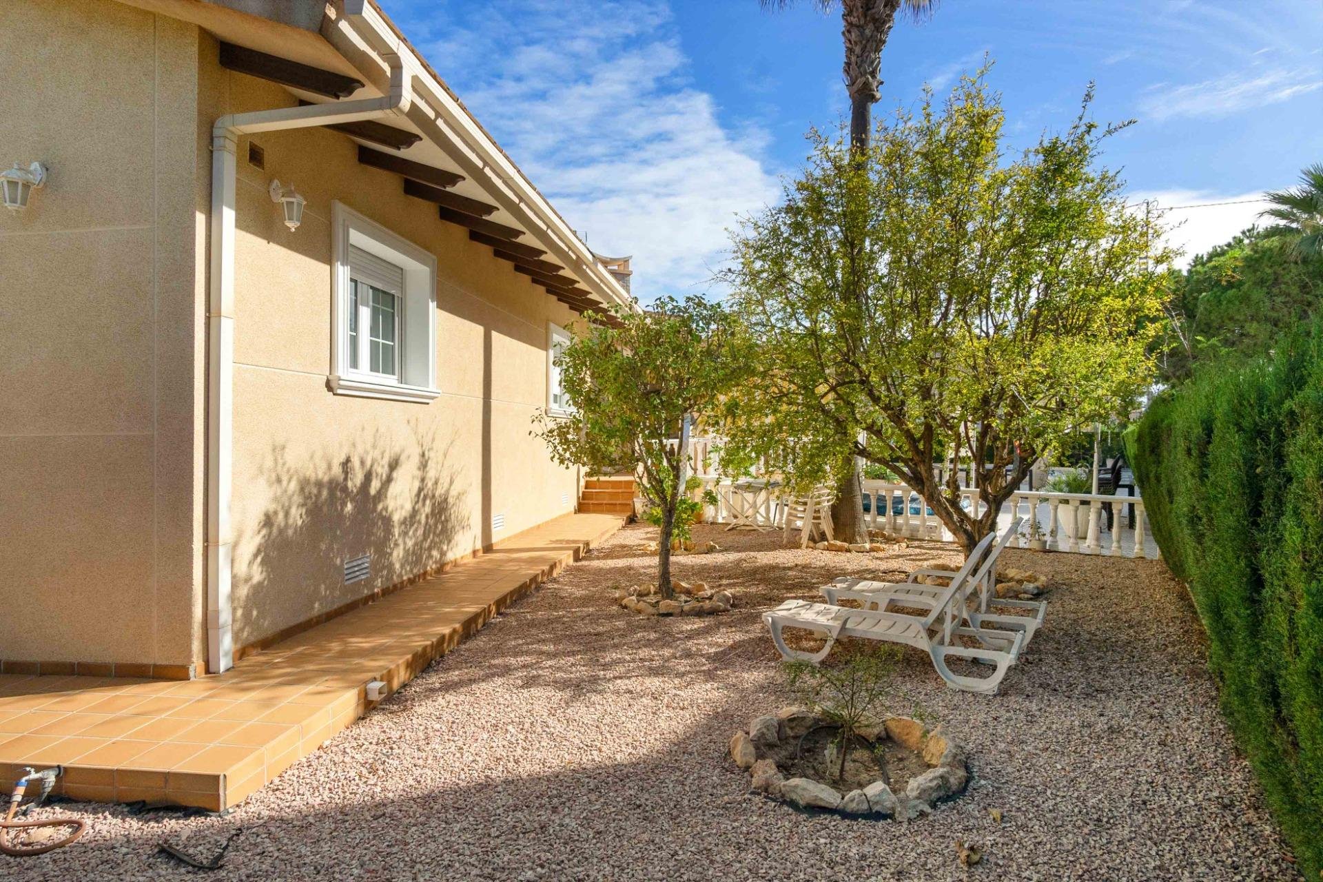 Herverkoop - Villa -
Cabo Roig - Muy Cerca De La Playa