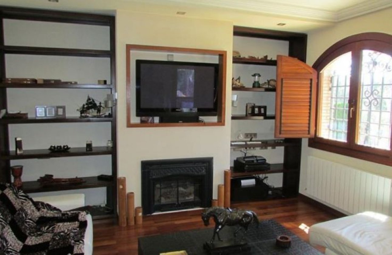 Herverkoop - Villa -
Campoamor - Costa Blanca