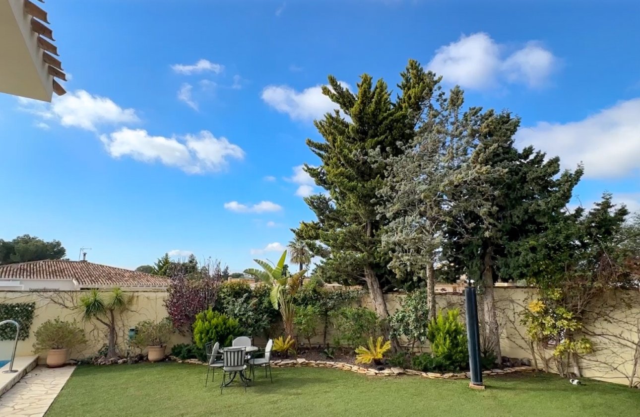 Herverkoop - Villa -
Campoamor - Costa Blanca