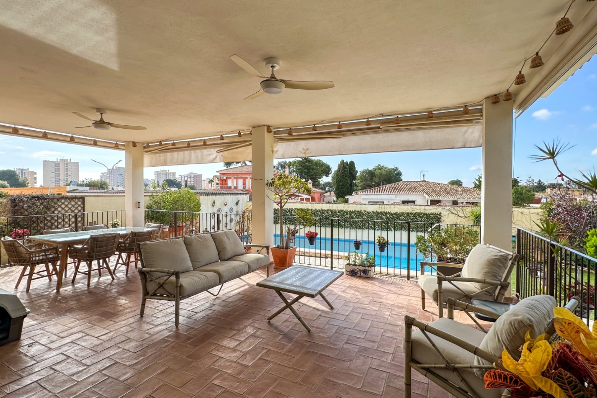 Herverkoop - Villa -
Campoamor - Costa Blanca
