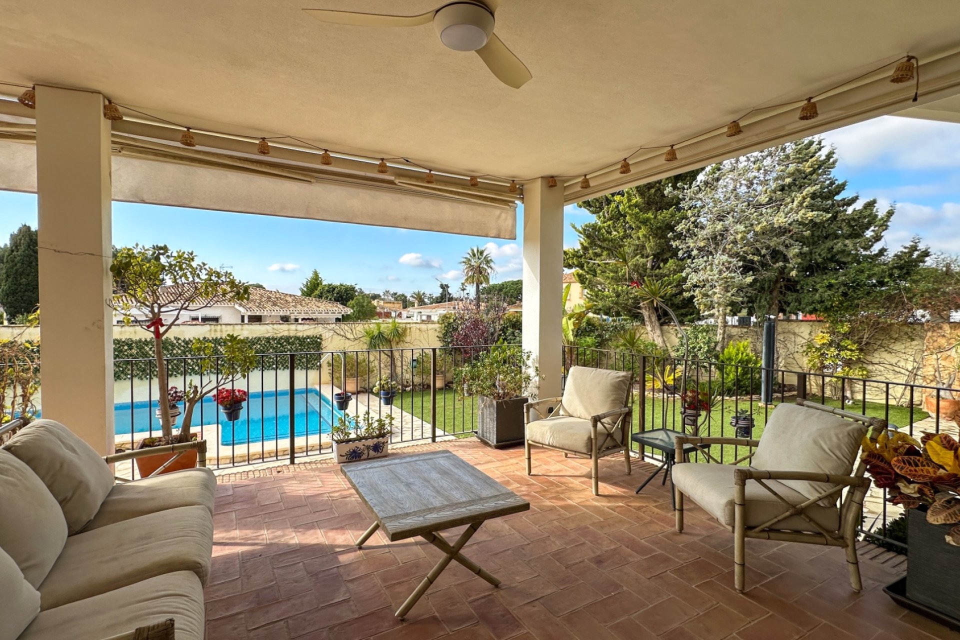Herverkoop - Villa -
Campoamor - Costa Blanca