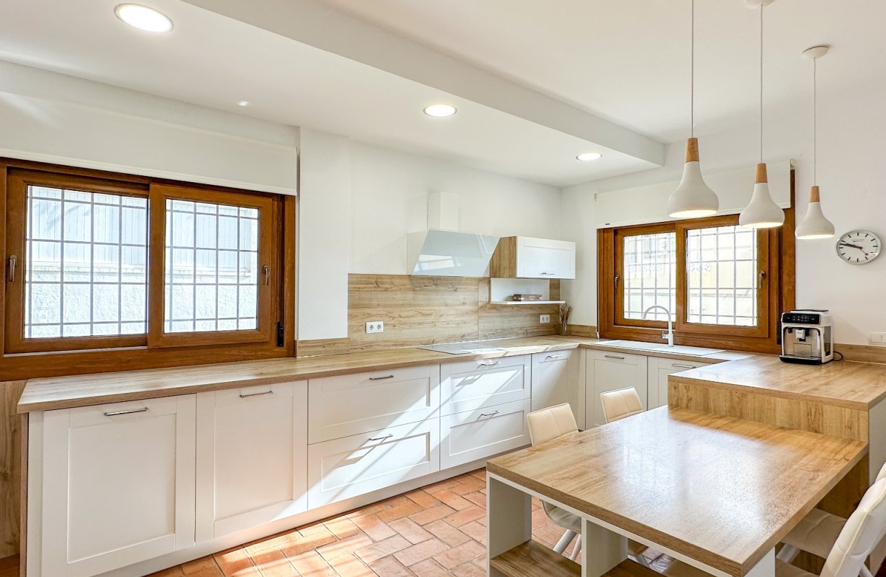 Herverkoop - Villa -
Campoamor - Costa Blanca