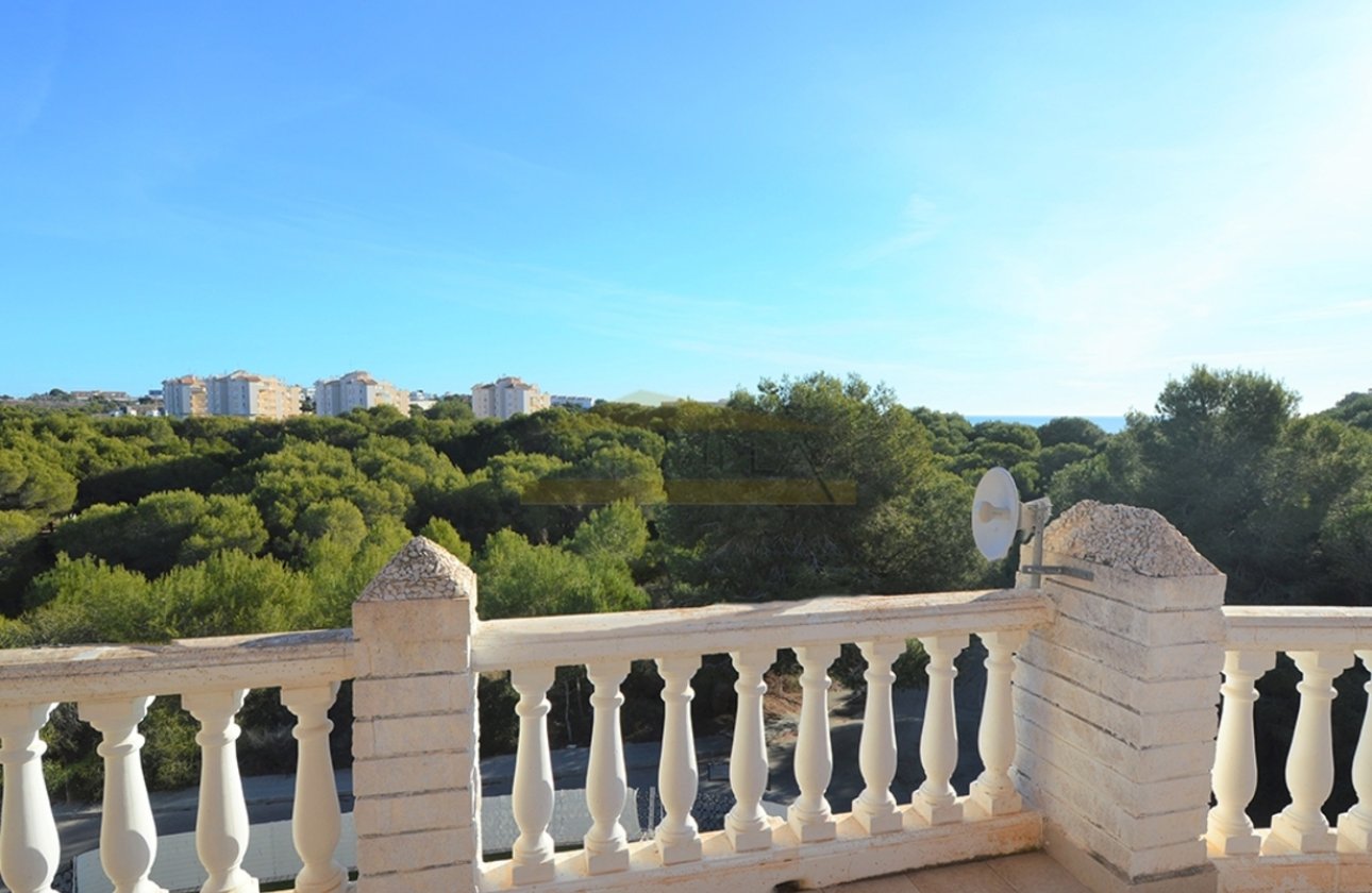 Herverkoop - Villa -
Campoamor - Costa Blanca