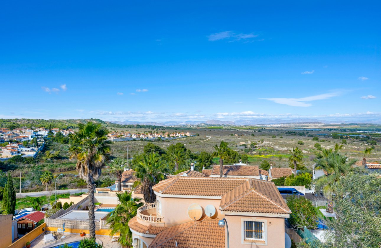 Herverkoop - Villa -
Ciudad De Las Comunicaciones - Costa Blanca