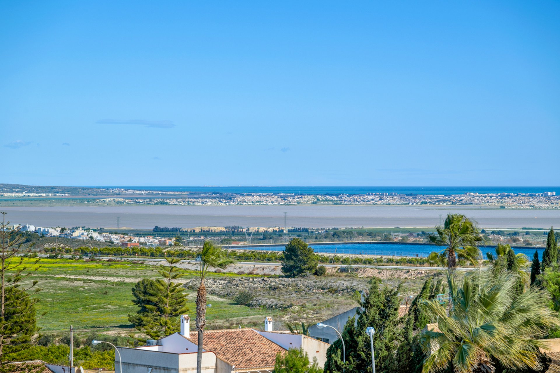 Herverkoop - Villa -
Ciudad De Las Comunicaciones - Costa Blanca