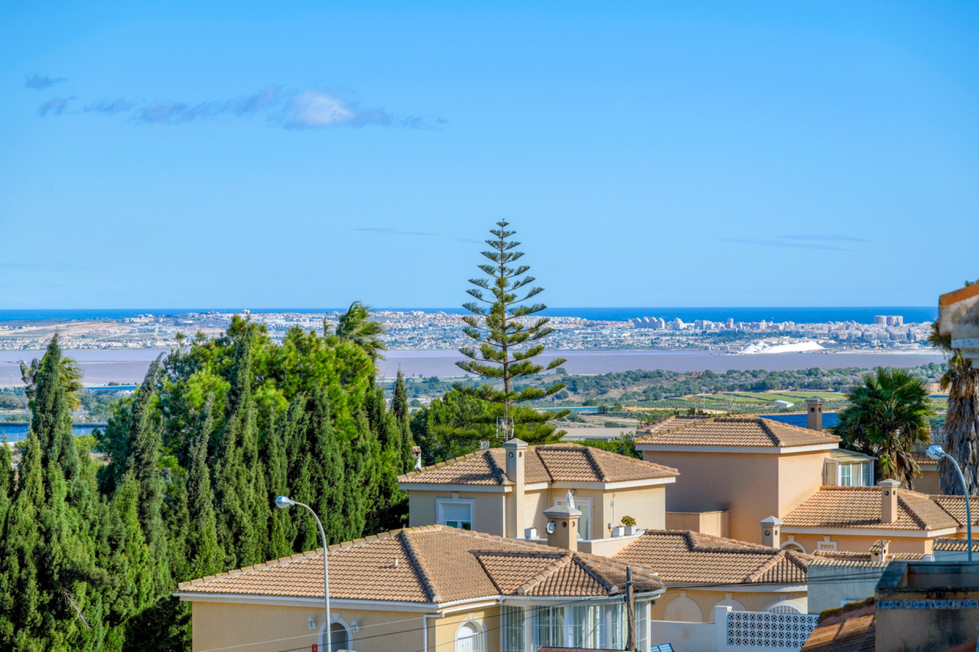 Herverkoop - Villa -
Ciudad De Las Comunicaciones - Costa Blanca