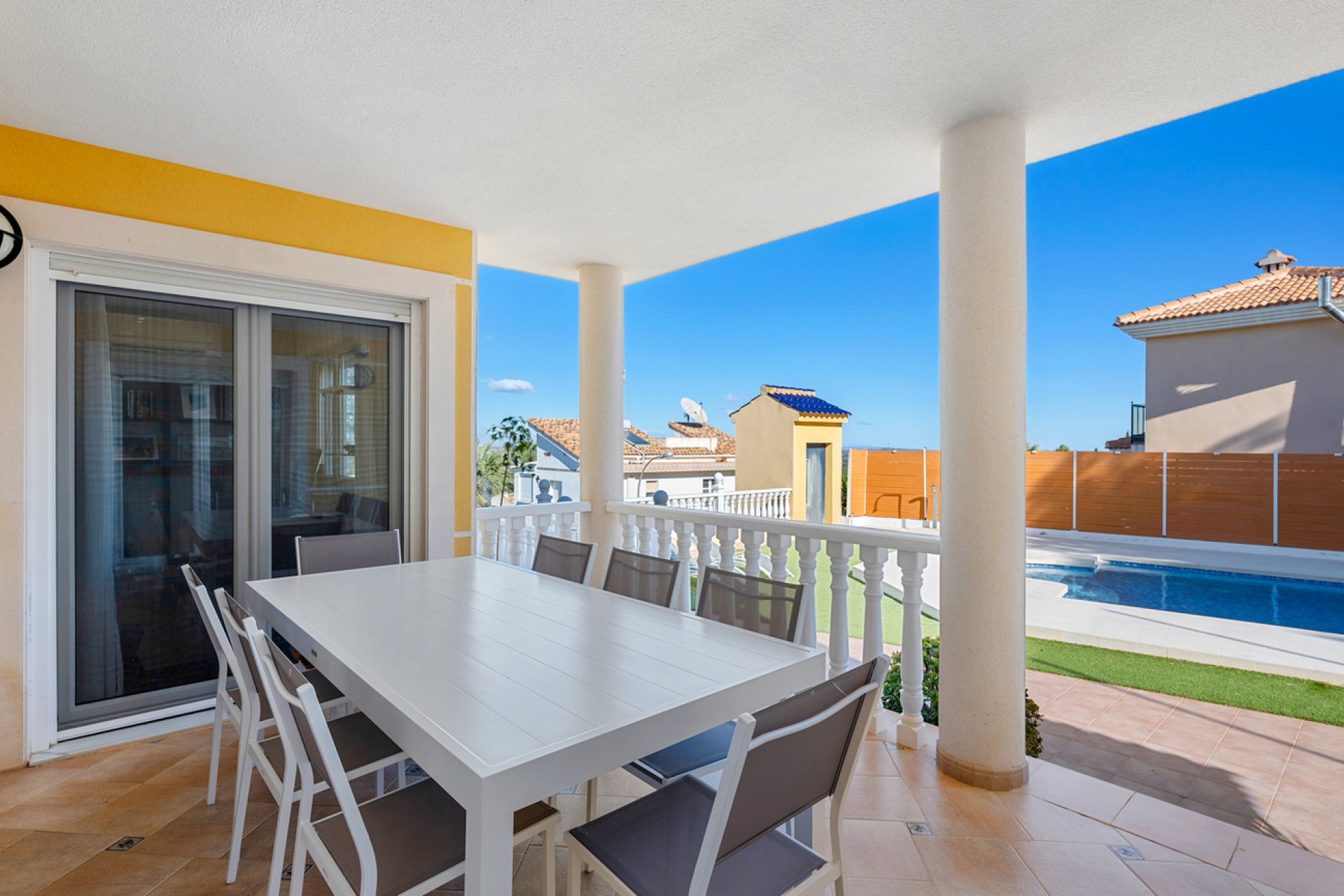 Herverkoop - Villa -
Ciudad De Las Comunicaciones - Costa Blanca