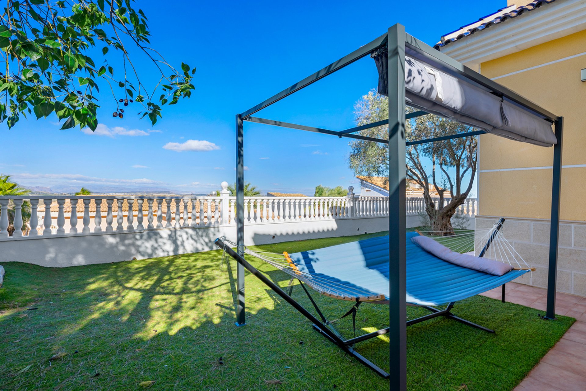 Herverkoop - Villa -
Ciudad De Las Comunicaciones - Costa Blanca