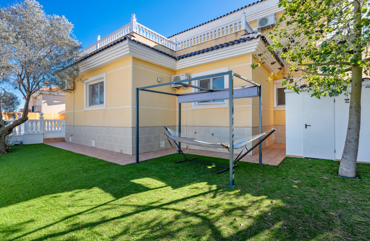 Herverkoop - Villa -
Ciudad De Las Comunicaciones - Costa Blanca