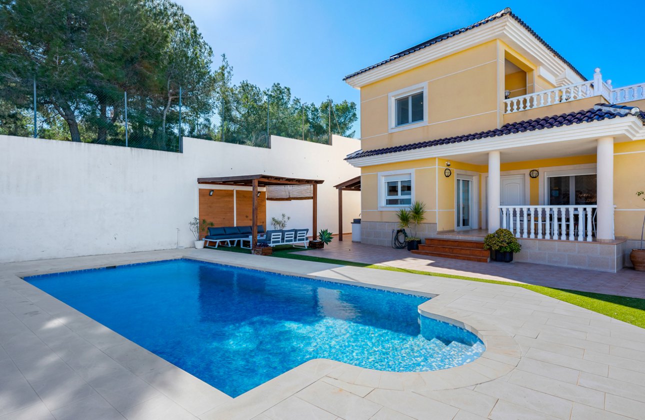 Herverkoop - Villa -
Ciudad De Las Comunicaciones - Costa Blanca