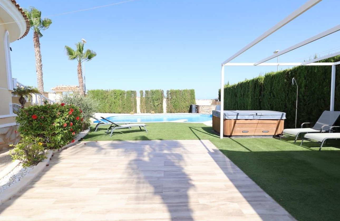 Herverkoop - Villa -
Ciudad Quesada - Costa Blanca