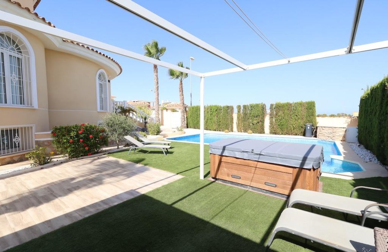Herverkoop - Villa -
Ciudad Quesada - Costa Blanca