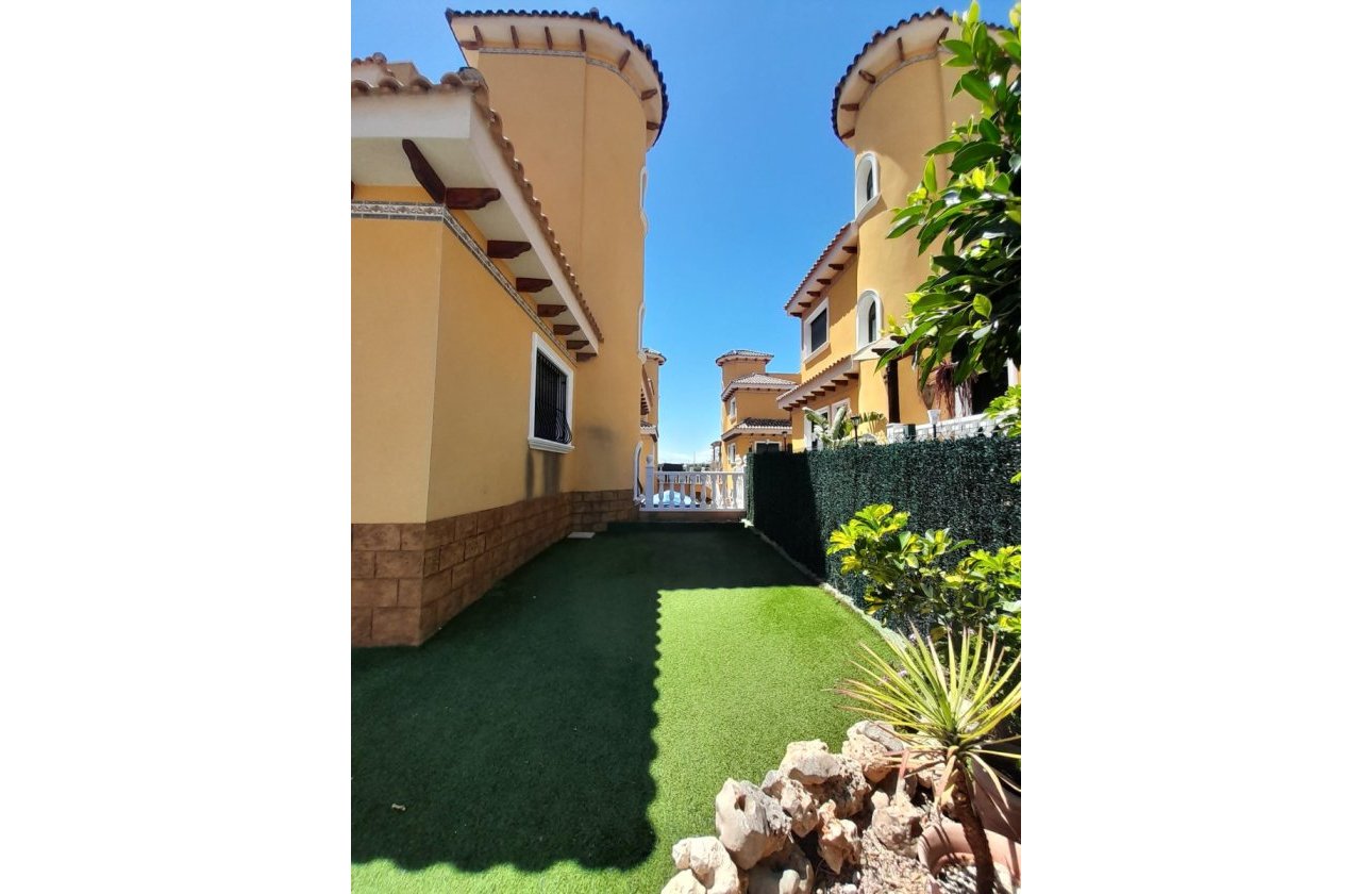 Herverkoop - Villa -
Ciudad Quesada - Costa Blanca