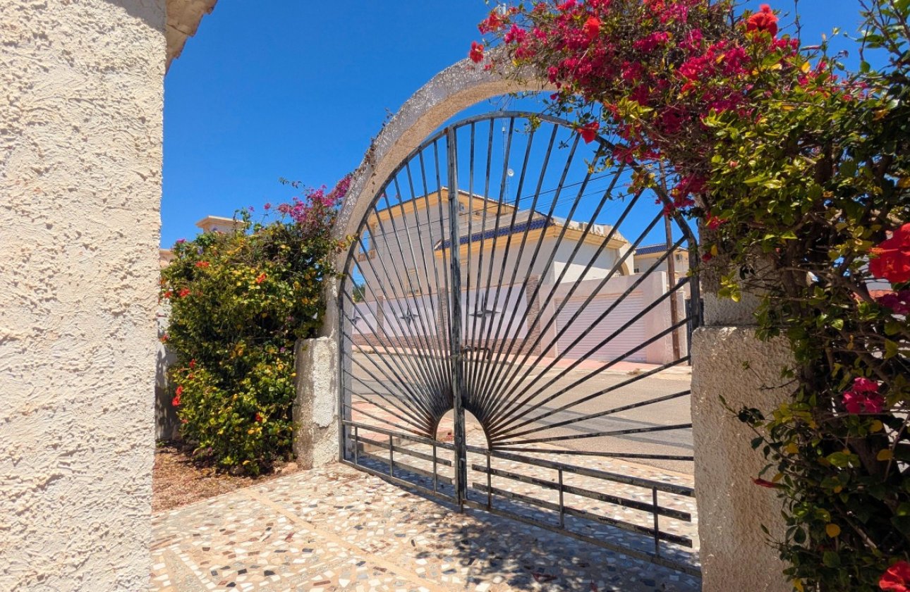 Herverkoop - Villa -
Ciudad Quesada - Costa Blanca
