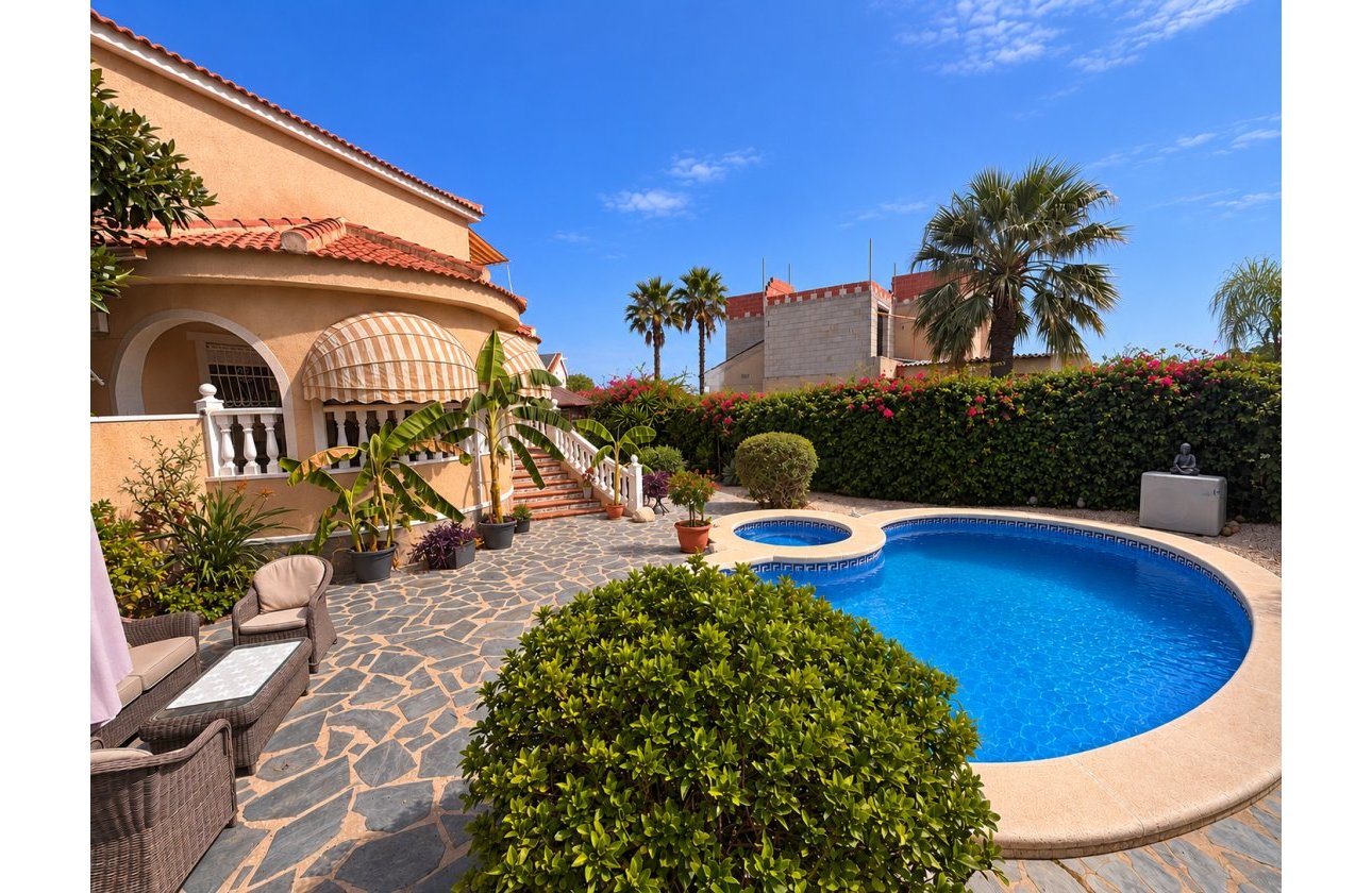 Herverkoop - Villa -
Ciudad Quesada - Costa Blanca