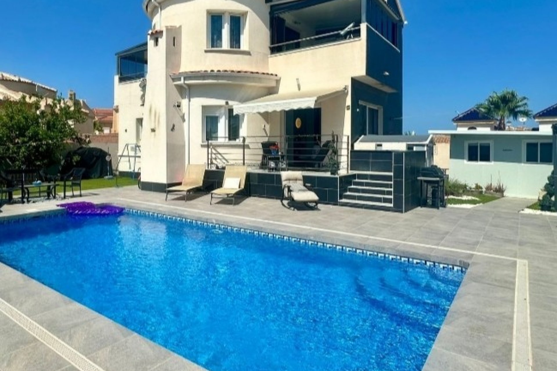 Herverkoop - Villa -
Ciudad Quesada - Costa Blanca