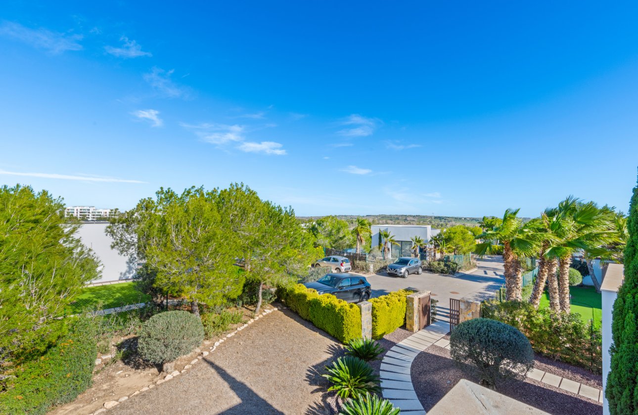 Herverkoop - Villa -
Dehesa de Campoamor - Costa Blanca