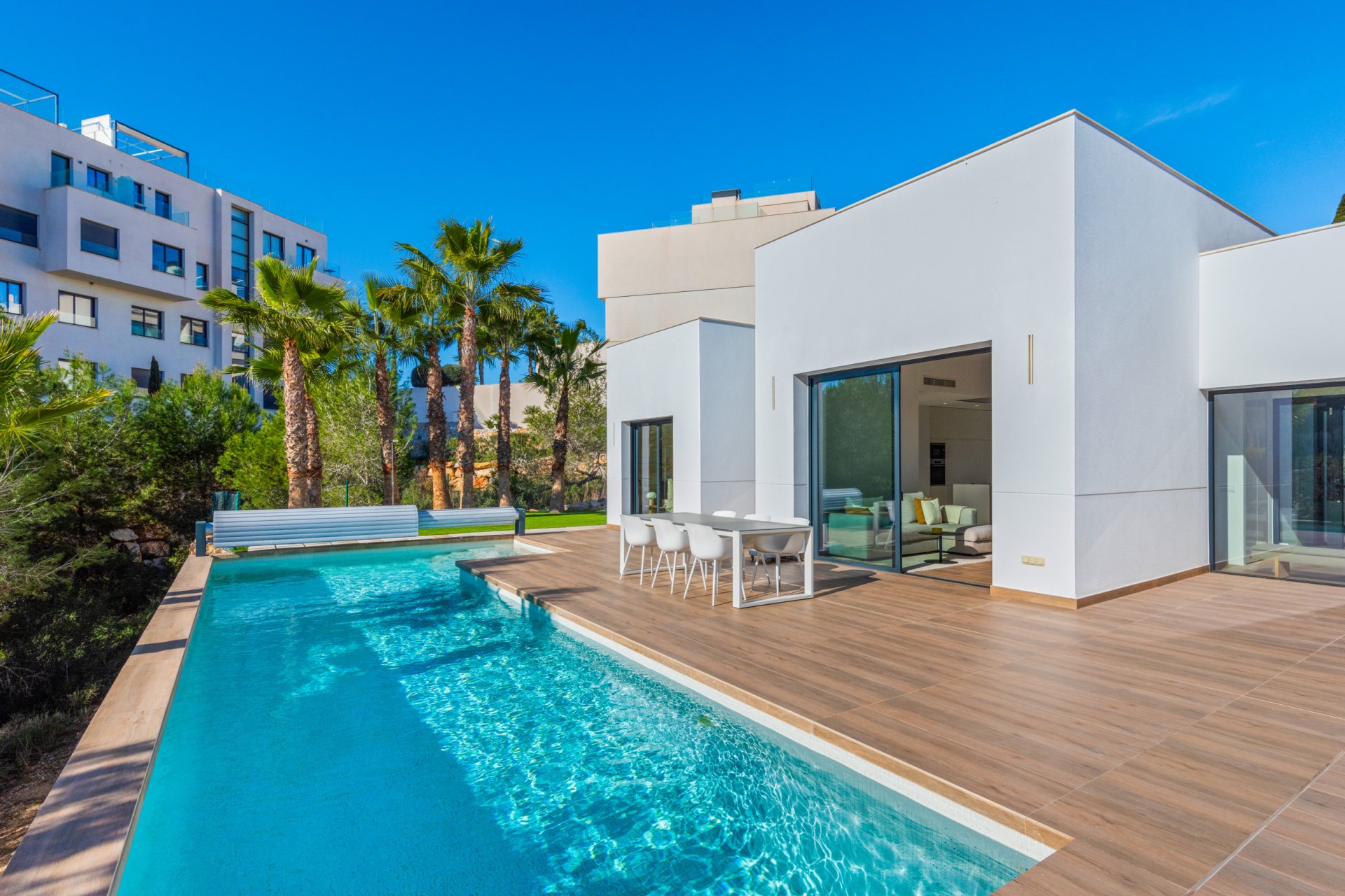 Herverkoop - Villa -
Dehesa de Campoamor - Costa Blanca