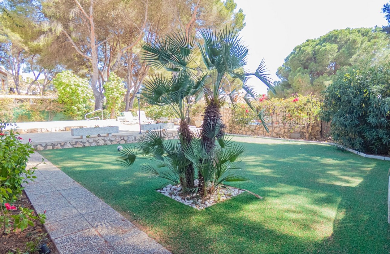 Herverkoop - Villa -
Dehesa de Campoamor - Costa Blanca