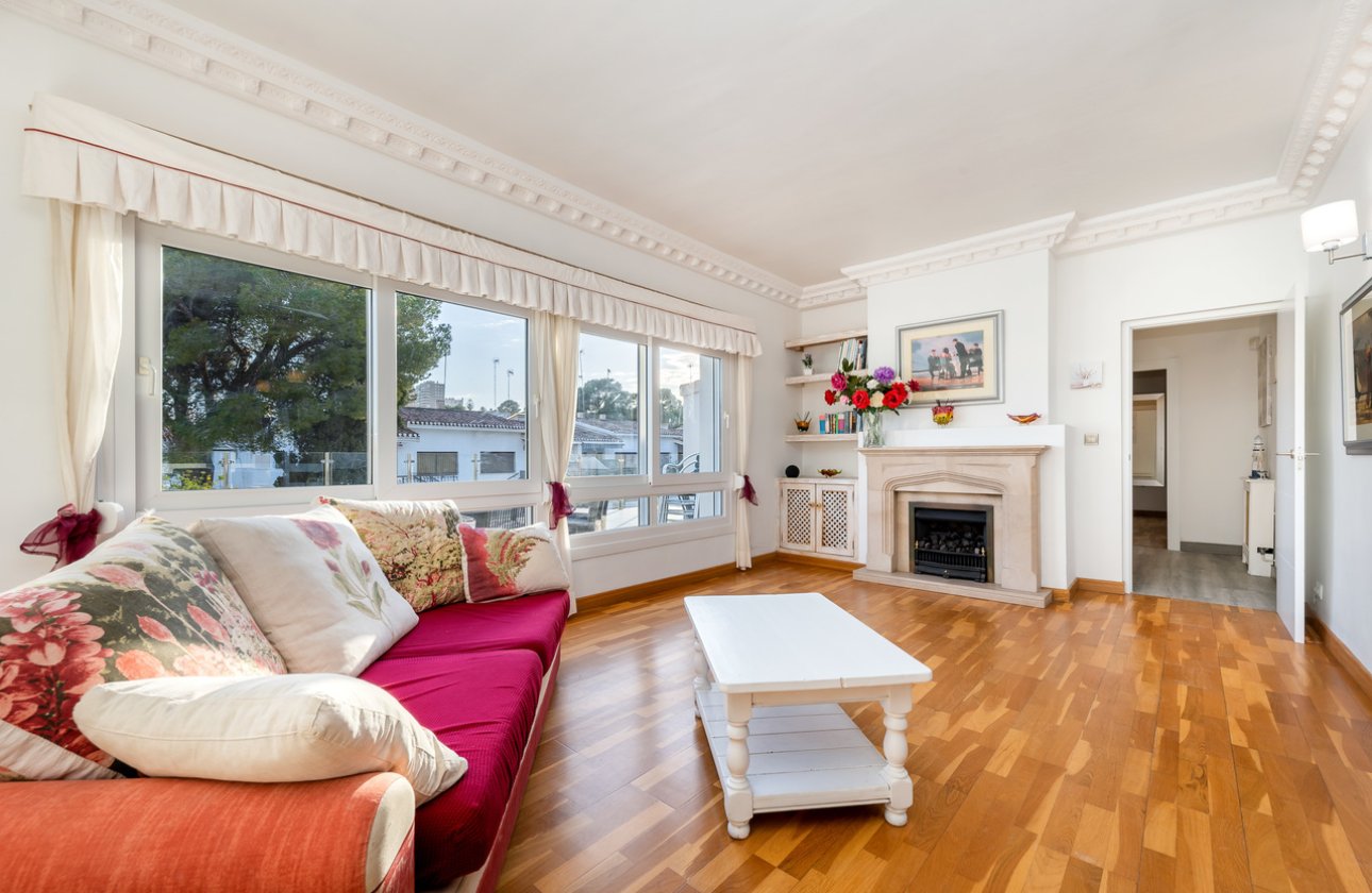 Herverkoop - Villa -
Dehesa de Campoamor - Costa Blanca