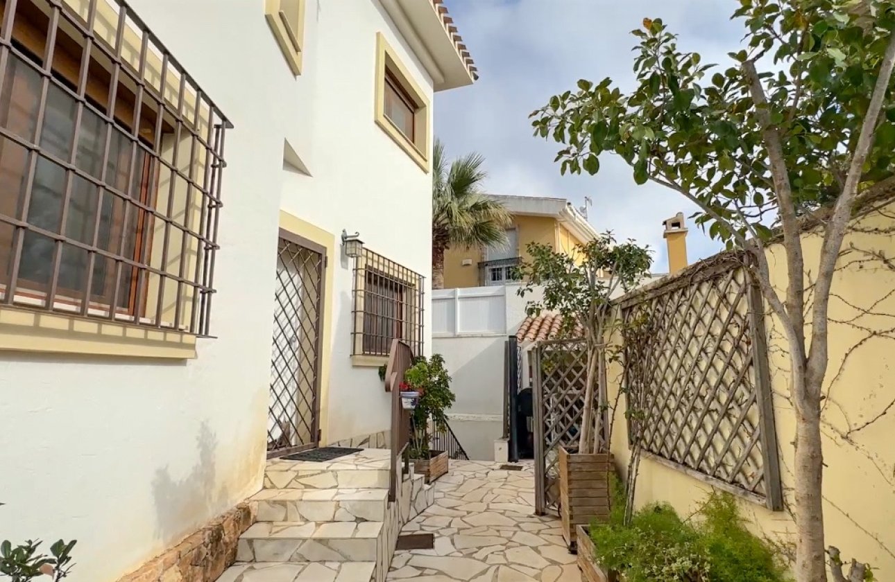 Herverkoop - Villa -
Dehesa de Campoamor - Costa Blanca