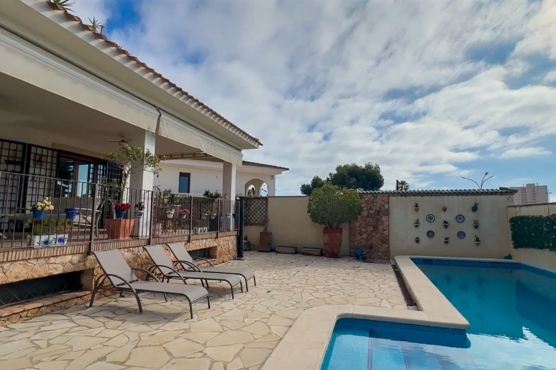 Herverkoop - Villa -
Dehesa de Campoamor - Costa Blanca