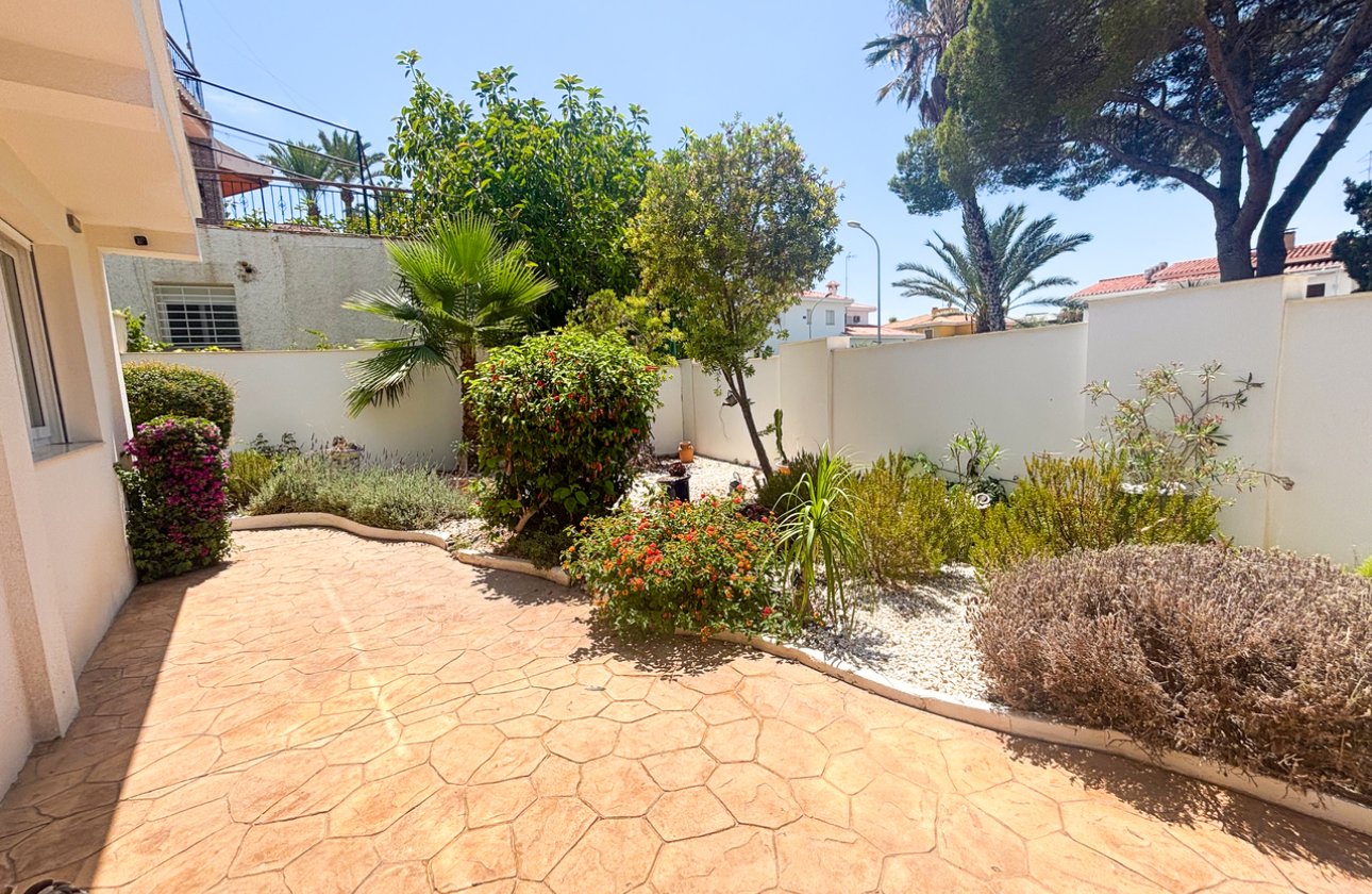 Herverkoop - Villa -
Dehesa de Campoamor - Costa Blanca