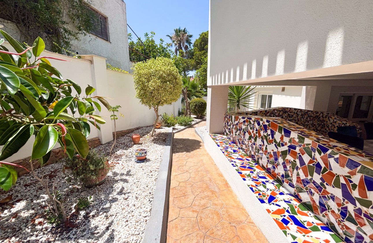 Herverkoop - Villa -
Dehesa de Campoamor - Costa Blanca