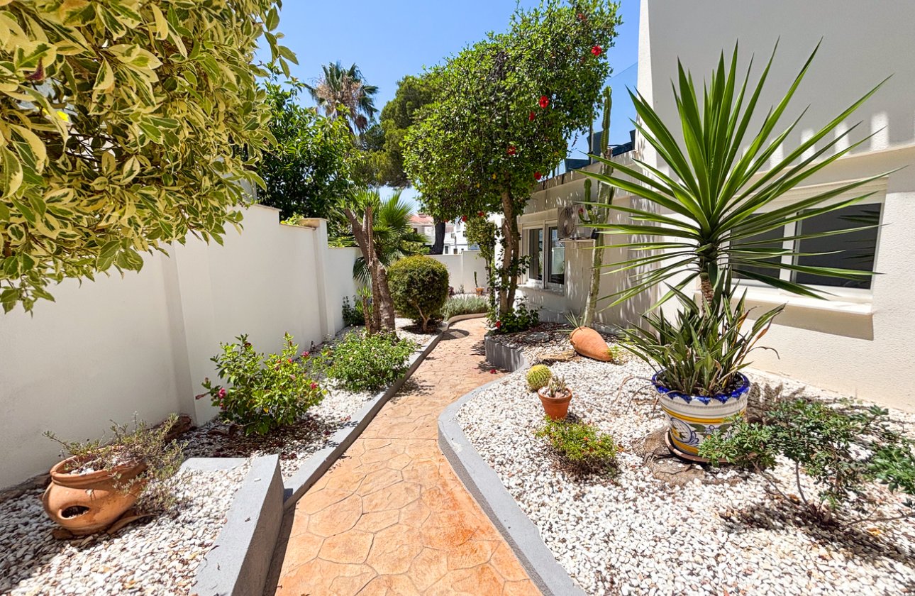 Herverkoop - Villa -
Dehesa de Campoamor - Costa Blanca