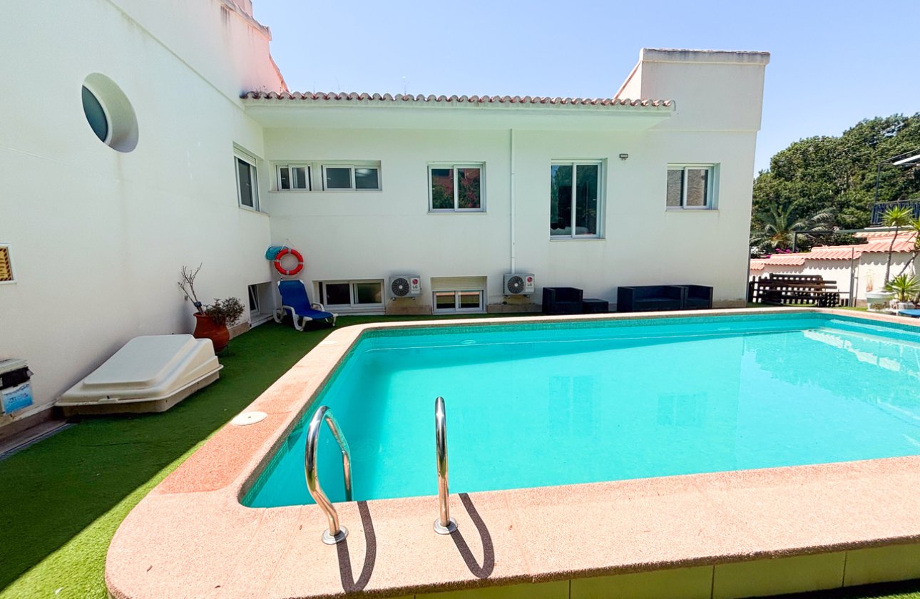Herverkoop - Villa -
Dehesa de Campoamor - Costa Blanca