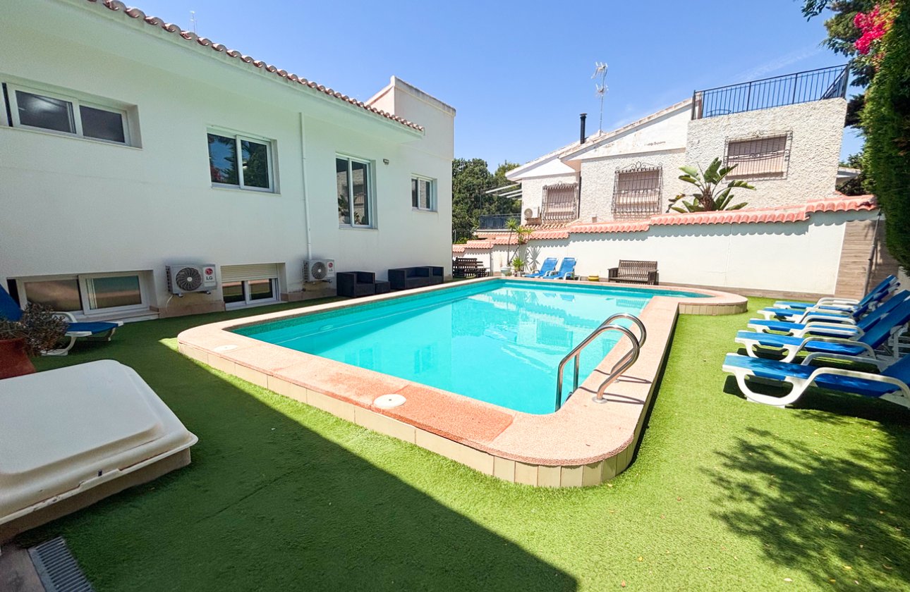 Herverkoop - Villa -
Dehesa de Campoamor - Costa Blanca