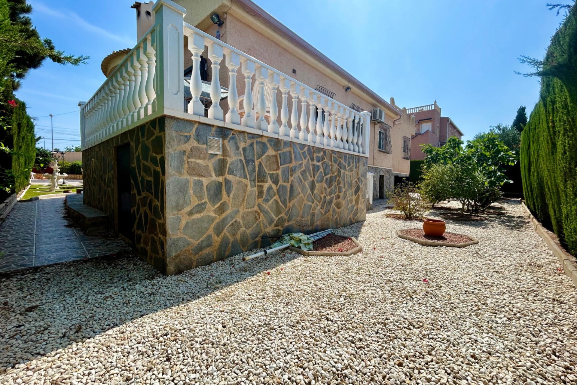 Herverkoop - Villa -
El Chaparral - Inland