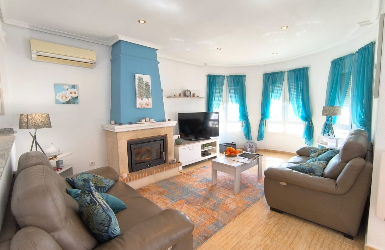 Herverkoop - Villa -
El Raso - Costa Blanca