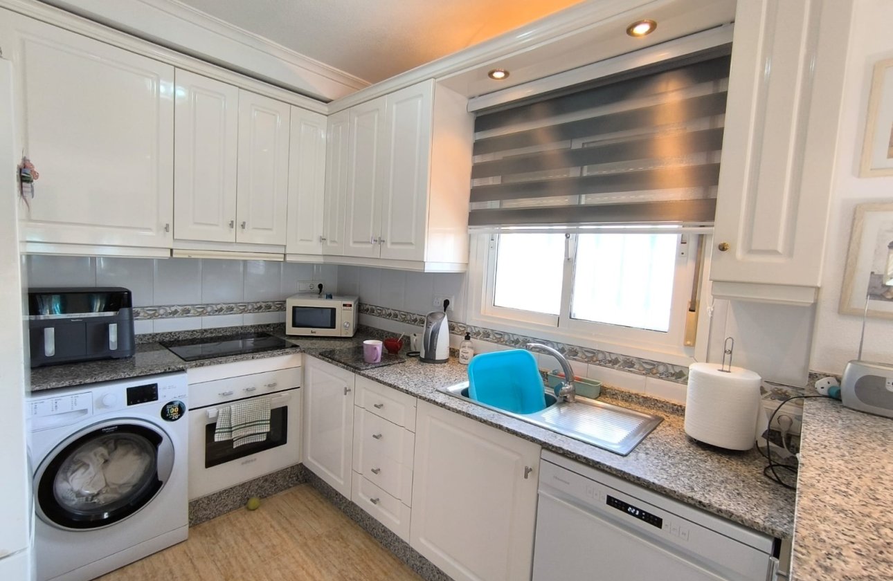 Herverkoop - Villa -
El Raso - Costa Blanca