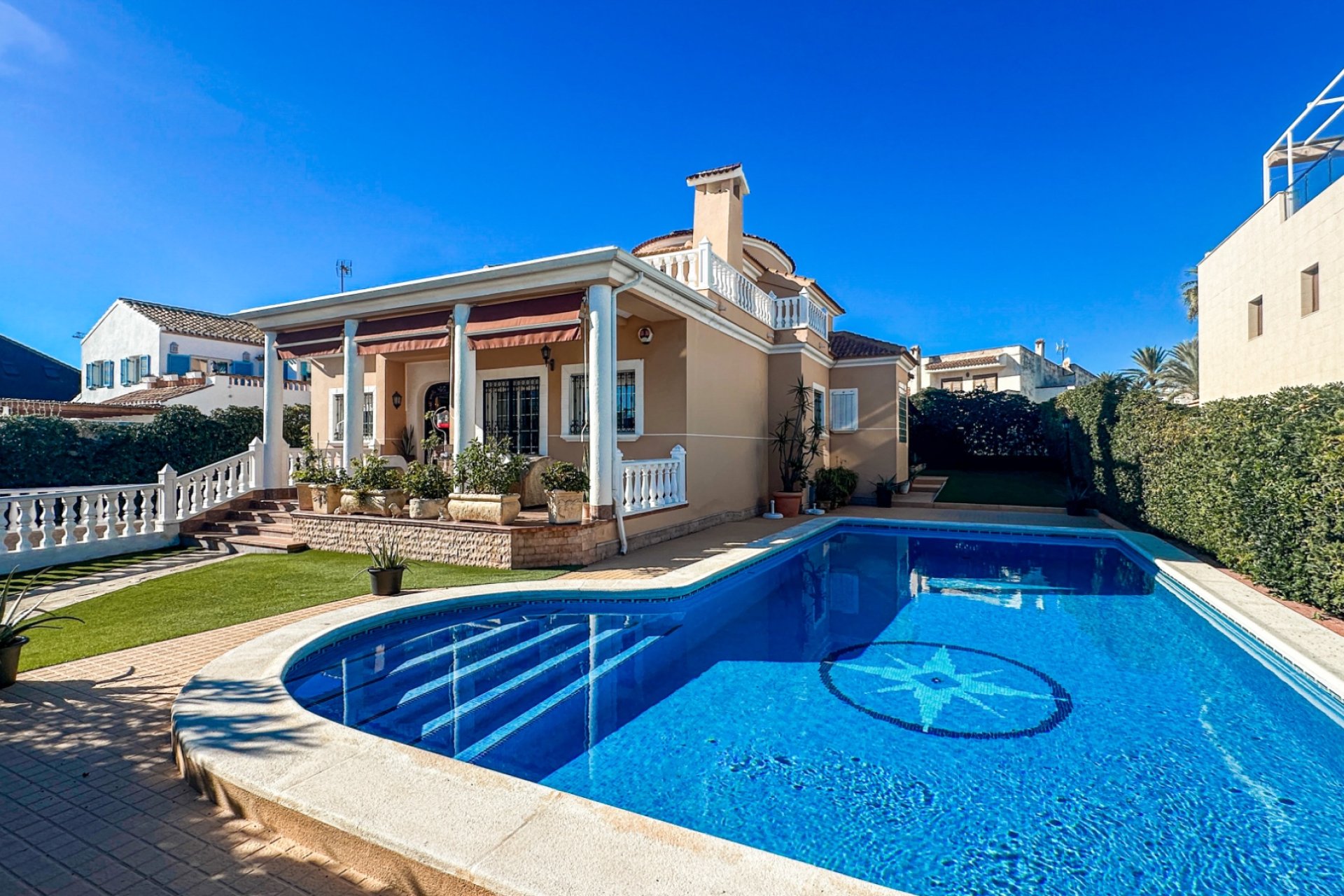 Herverkoop - Villa -
La Mata - Costa Blanca