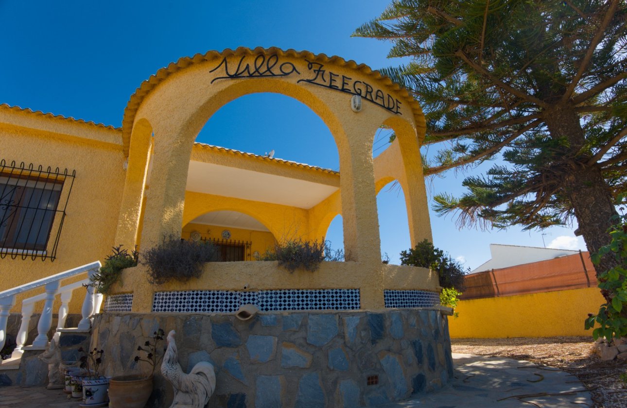 Herverkoop - Villa -
La Siesta - Costa Blanca