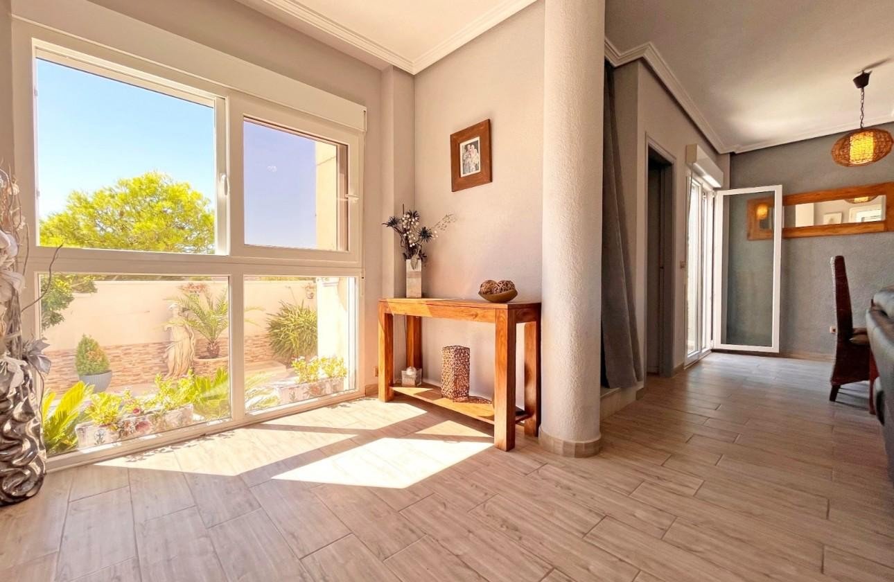 Herverkoop - Villa -
La Zenia - Costa Blanca