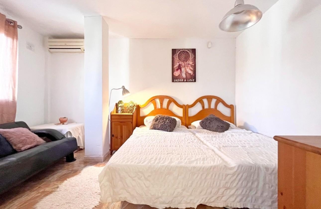 Herverkoop - Villa -
La Zenia - Costa Blanca