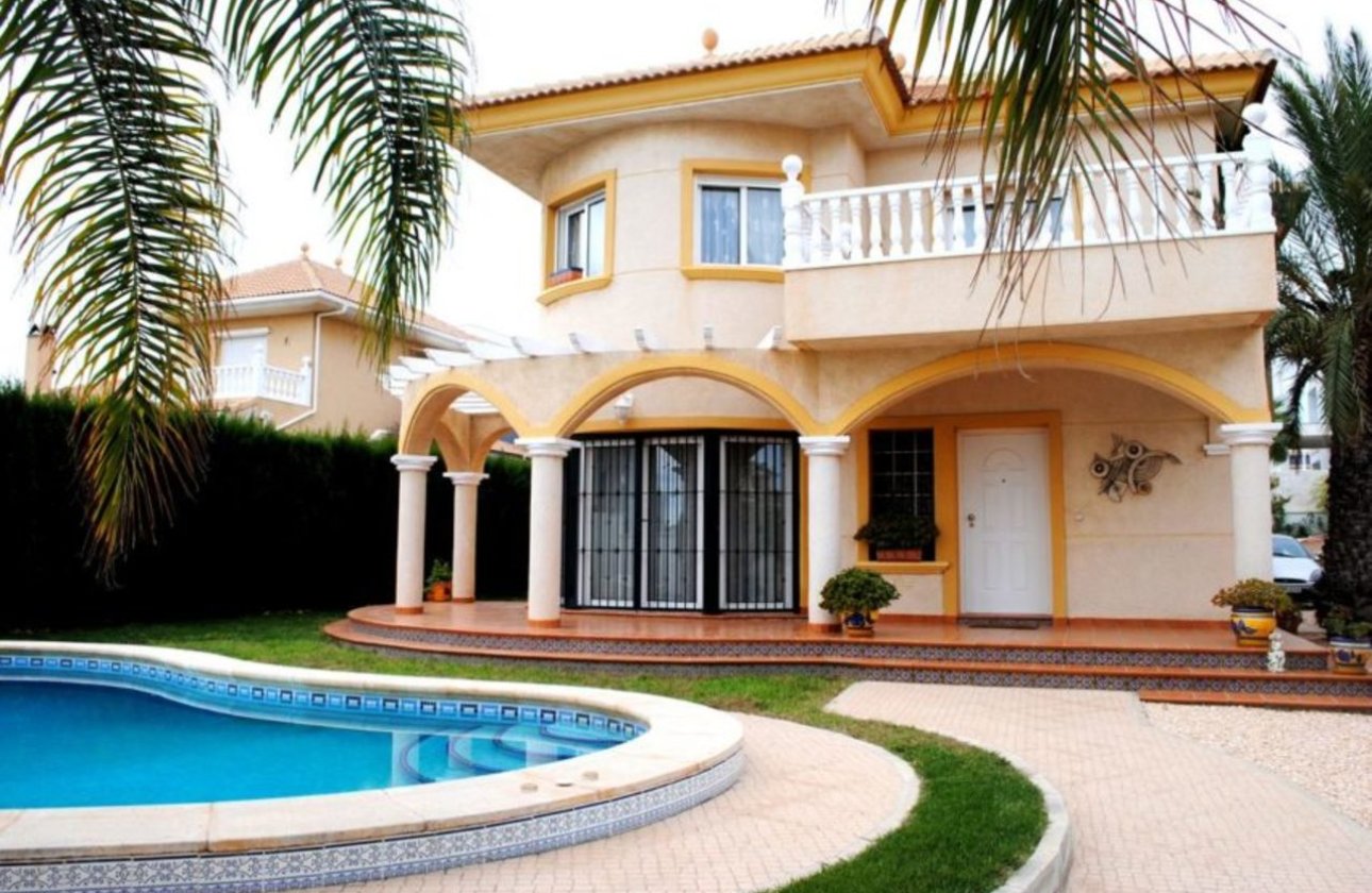 Herverkoop - Villa -
La Zenia - Costa Blanca